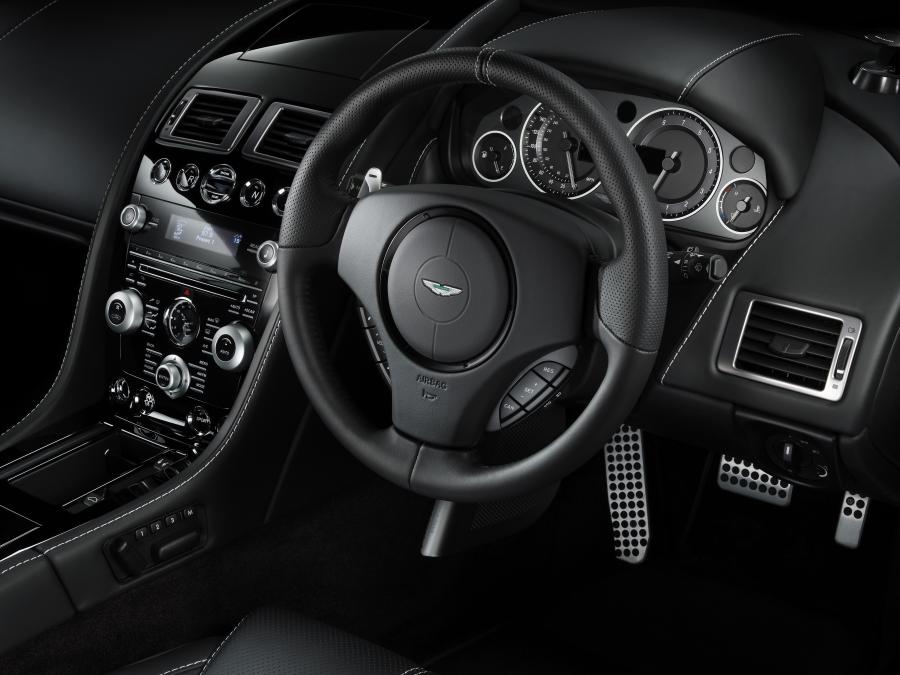 Панель приборов Aston Martin DB9 Volante Morning Frost 2010 года  (фото 4 из 6)